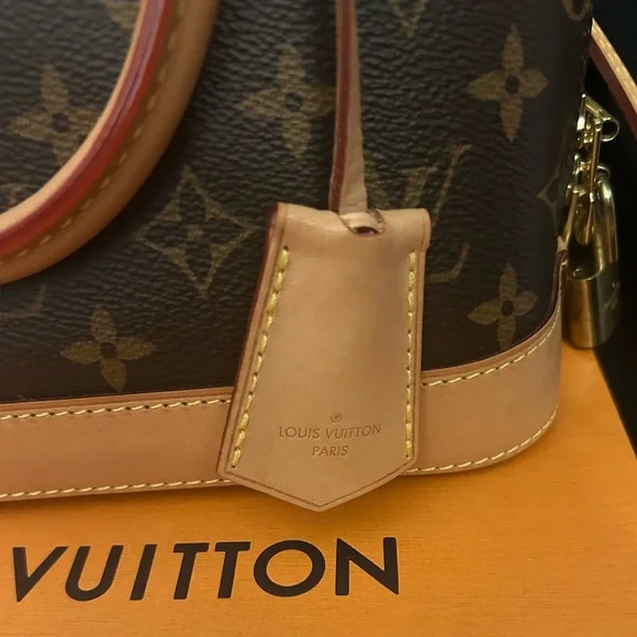 Louis Vuitton Alma BB *Beautiful Condition* w/lock, key & dustbag -like new! - Picture 16 of 16